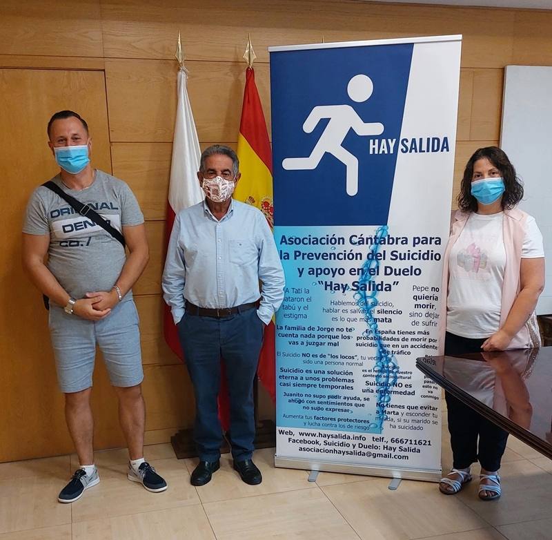 Alexis Santander (Aleksejs Barancuks), Miguel Ángel Revilla y Patricia Azcona en la reunión de Hay Salida
